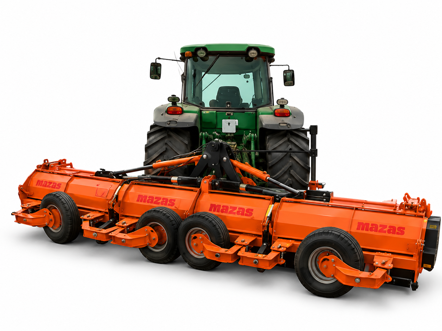 Trituradora plegable MAZAS instalada en tractor